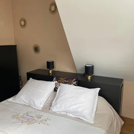 Bed & Breakfast La De La Tour - 3*
